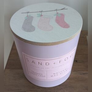 Crushed Candy Cane Scent Lg. 21 oz. Sand+Fog Candle